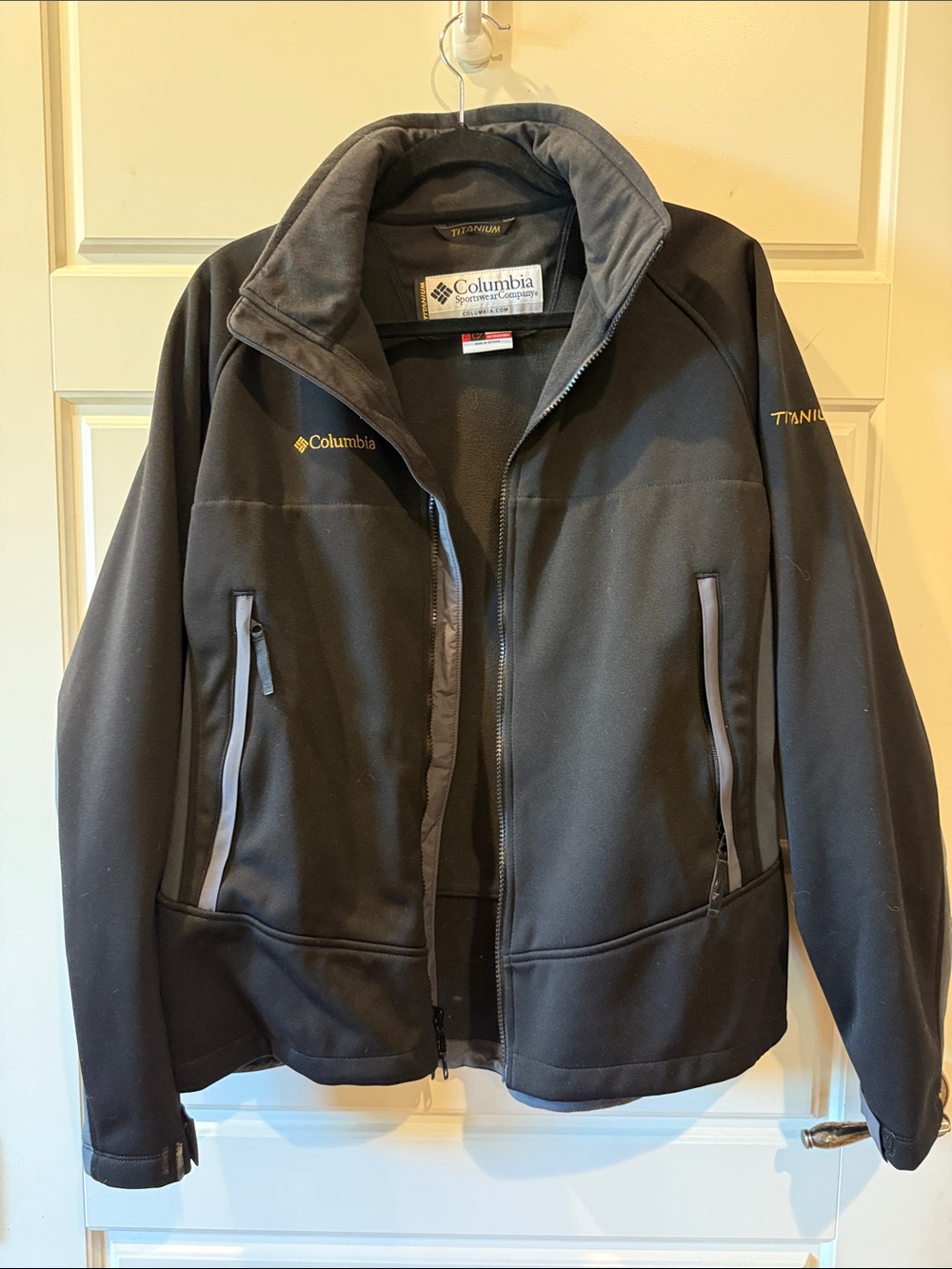 Columbia Men’s Black Titanium Softshell Performance Jacket